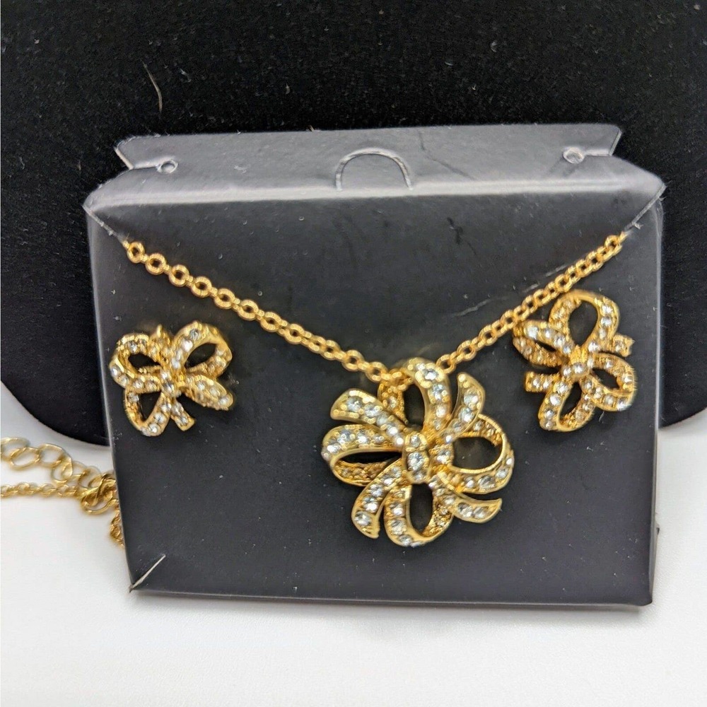 Iconic bow necklace and earrings sets